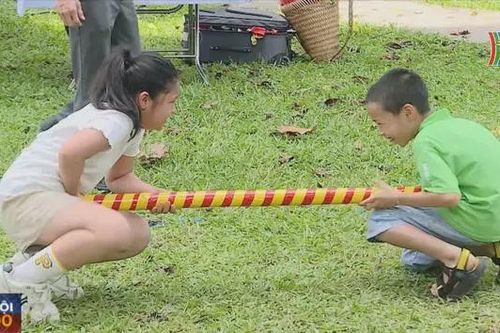 Thiếu nhi khám phá di sản tại Bảo tàng Dân tộc học
