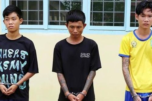 3 đối tượng dùng dao, súng chặn đường cướp tài sản của đôi nam nữ sắp cưới