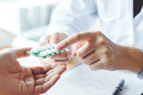 Dùng thuốc chống đông máu có những tương tác bất lợi gì?