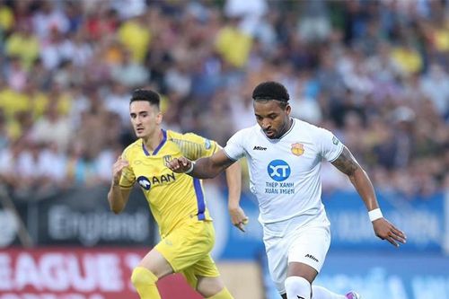 Cuộc đua tại V.League vẫn giằng co