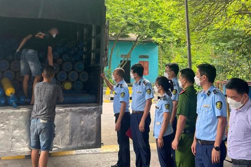 Cơ sở sang chiết trái phép khí N2O bị phạt 100 triệu đồng, tiêu hủy 342 bình chứa