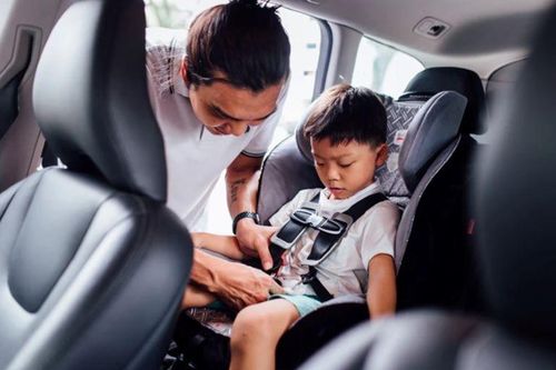 Sớm luật hóa quy định về an toàn cho trẻ em trên ô-tô