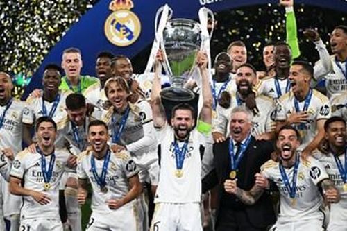 Tắc kè hoa Real Madrid