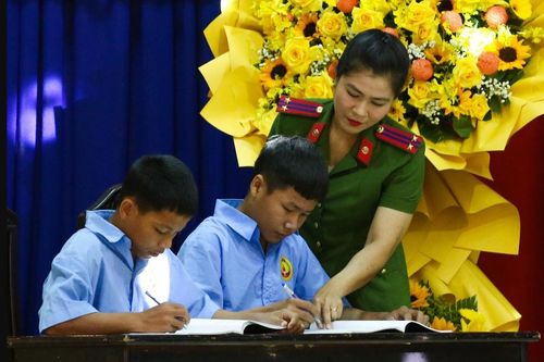Uốn thẳng những mầm cong