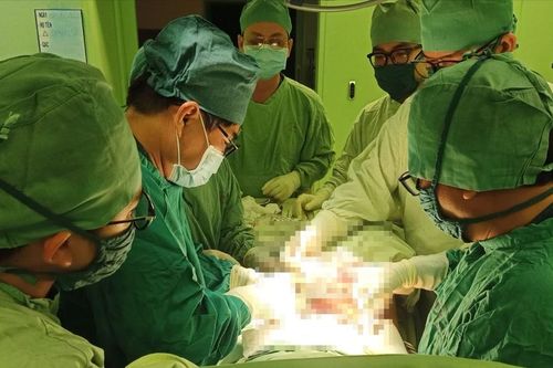 An Giang: Sập 'cầu khỉ', 1 phụ nữ bị trụ gỗ nhọn đâm thủng đùi