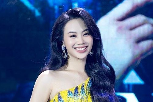 Hoàng Tâm Anh 'chiêu đãi' khán giả album mới trong minishow
