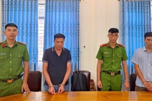 Lập khống hồ sơ để ăn chặn tiền, nguyên hiệu trưởng và kế toán bị bắt