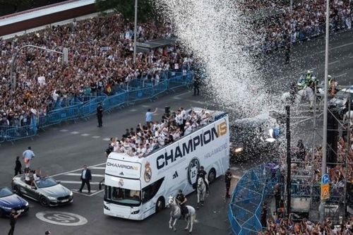 Real Madrid diễu hành mừng vô địch Champions League
