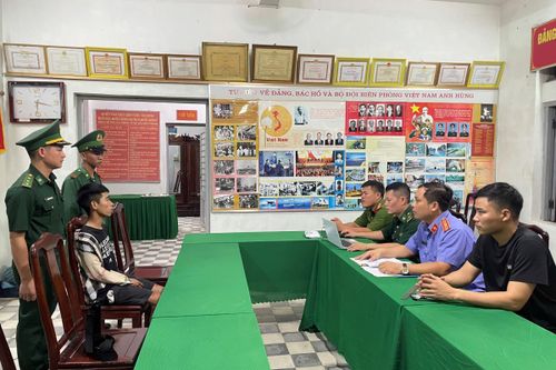 Đồn Biên phòng cửa khẩu cảng Thuận An khởi tố và bàn giao đối tượng mua bán trái phép chất ma túy cho Công an xử lý