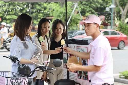 Độc đáo những que kem mô phỏng các địa danh nổi tiếng ở Hà Nội