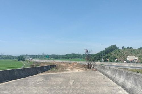 Nút giao trên cao tốc Đà Nẵng - Quảng Ngãi nhiều năm dang dở