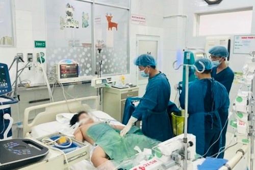 Vụ gần 600 người ngộ độc bánh mì tại Đồng Nai: Bé trai 5 tuổi tử vong