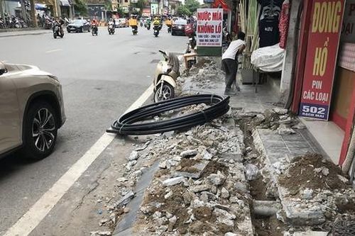 Đục phá vỉa hè mới cải tạo: Ai chịu trách nhiệm?