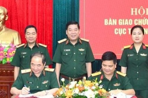 Bản tin 8H: Bàn giao chức trách, nhiệm vụ Cục trưởng Cục Dân vận, Tổng cục Chính trị Quân đội nhân dân