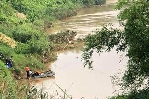 Tìm thấy thi thể người đàn ông trượt chân ngã xuống sông Kỳ Cùng