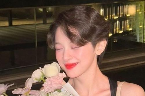 Ồn ào tình ái giữa hot girl Việt và nam ca sĩ Hàn Quốc