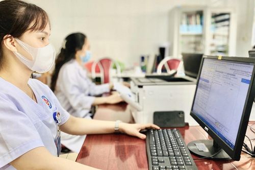 Điểm nghẽn không ngờ khiến bệnh nhân vẫn cầm giấy tờ ngược xuôi trong bệnh viện