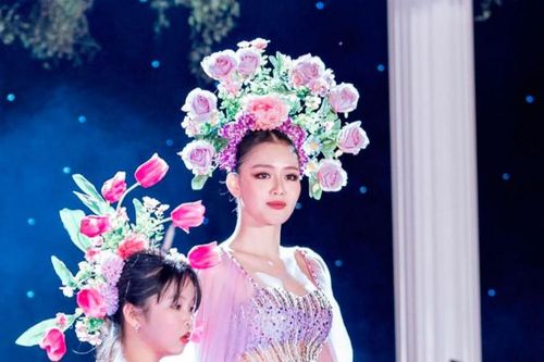 Á hậu Siêu quốc gia Đặng Thanh Ngân quyến rũ như công chúa