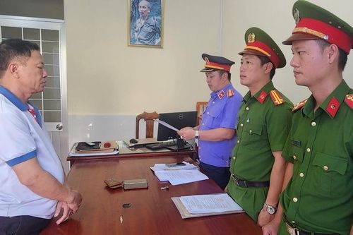 Vì sao nguyên Chủ tịch xã ở Phú Quốc và thuộc cấp bị bắt tạm giam?