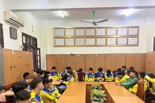 Hà Nội: Tạm giữ 14 lái xe công nghệ tụ tập, gây mất an ninh trật tự