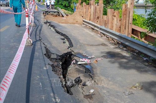 Xử lý sạt lở Quốc lộ 80: Phương tiện được lưu thông 2 chiều trên tuyến tránh Long Xuyên