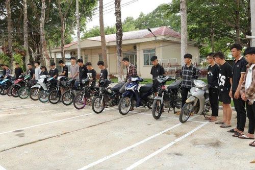 Tây Ninh: Tạm giữ 20 thanh niên đua xe gây rối trật tự công cộng