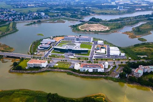 Điện thoại thông minh hóa cục gạch tại Khu công nghệ cao Hòa Lạc