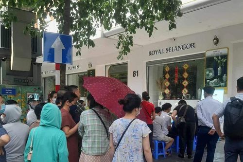 Không lường trước nhu cầu, ngân hàng ngỡ ngàng nhìn vàng 'cháy hàng'