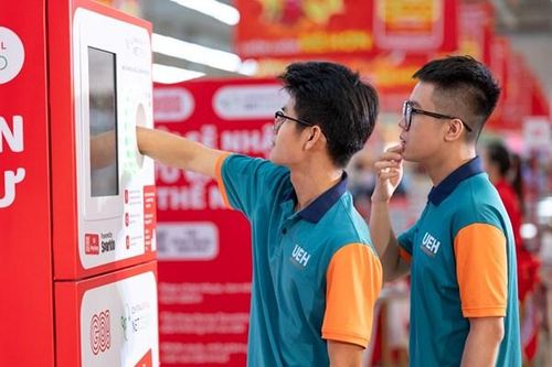 Central Retail và Sparklo hợp tác lắp đặt máy thu gom rác thải tái chế