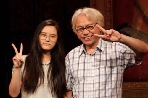 Vợ trẻ của nam nhạc sĩ mới qua đời hóa điên, lang thang ngoài đường