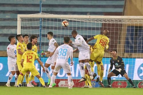 V.League trước chặng cuối ra sao?