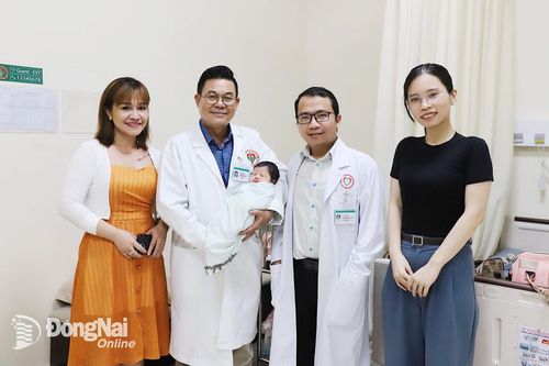 Cứu chữa kịp thời bé sơ sinh bị bỏ rơi ven đường