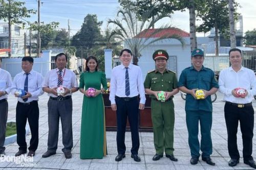 Nuôi heo đất khuyến học gây quỹ giúp học trò nghèo