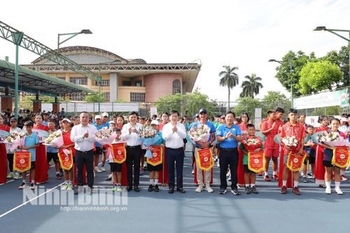 Khai mạc Giải Quần vợt vô địch đồng đội trẻ quốc gia năm 2024 tại Ninh Bình