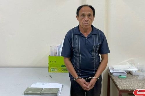 Bắt 1 đối tượng mua bán trái phép 2 bánh heroin