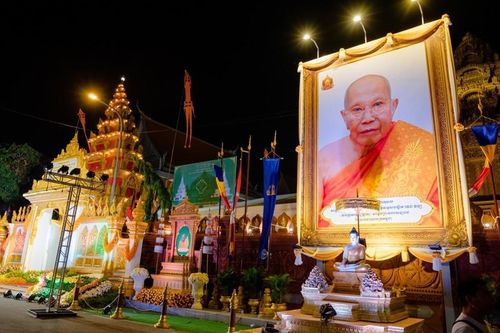 Phái đoàn GHPGVN tham dự lễ trà-tỳ Đại lão Hòa thượng Tep Vong - Tăng vương Phật giáo Campuchia