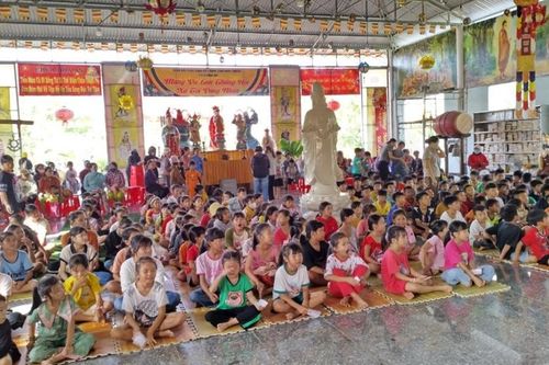 Chùa Hòa An (Ninh Thuận) tặng 500 suất quà tới các em đồng bào dân tộc