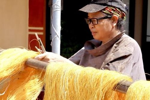 Giữ nghề truyền thống ở làng ươm tơ Cổ Chất
