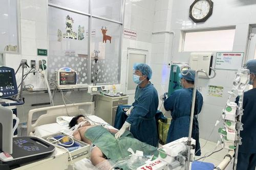 Bệnh nhi trong vụ ngộ độc bánh mì ở Đồng Nai đã tử vong