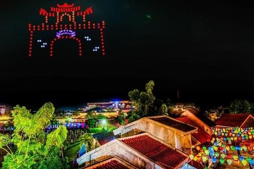 Mãn nhãn với sự kiện đặc biệt 'Thắp sáng bầu trời' tại phố cổ Hội An