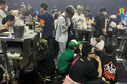 Hàng chục 'dân chơi' dương tính ma túy tại quán bar A Plus
