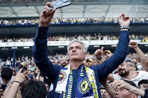 Jose Mourinho ra mắt CLB Fenerbahce của Thổ Nhĩ Kỳ