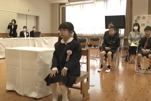 Ngôi trường ở Nhật Bản chỉ có duy nhất một học sinh lớp 1