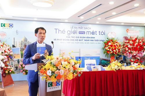 TS. Đoàn Văn Bình ra mắt cuốn sách 'Thế giới trong mắt tôi'