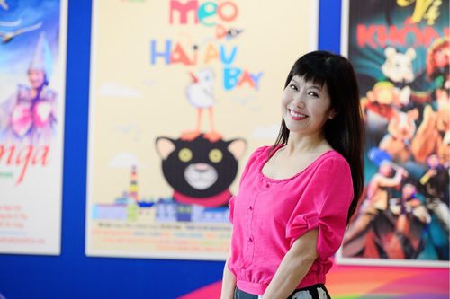Hương Tươi 'Gặp nhau cuối tuần' kể thời bịt mặt, trèo qua hàng rào trốn khán giả