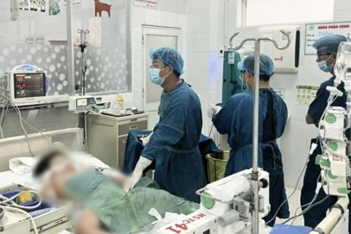 Hơn 600 người ngộ độc bánh mì ở Đồng Nai: Bệnh nhi 6 tuổi tử vong