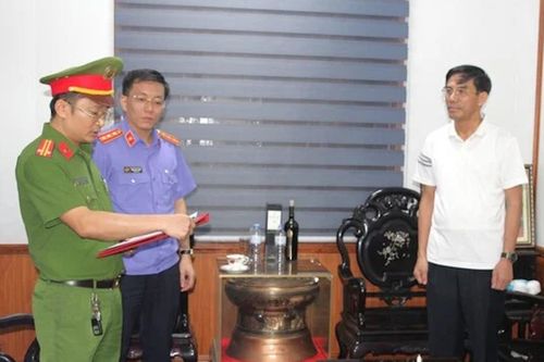 Khai trừ ra khỏi Đảng Chủ tịch UBND thị xã Cửa Lò