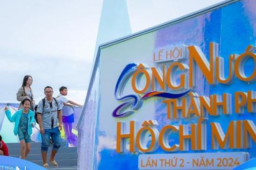Lung linh Công viên Bến Bạch Đằng