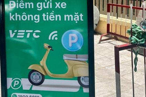 Dịch vụ trông xe không dùng tiền mặt tại Hà Nội: Tránh 'chặt chém'