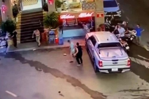 Hi hữu: Chủ khách sạn bị vật liệu xây dựng rơi trúng đầu tử vong